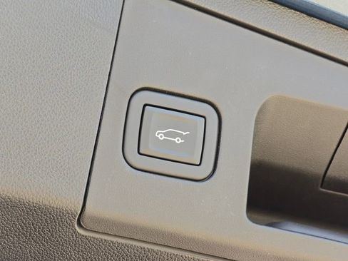 Used 2024 Cadillac XT4 Luxury w/ Cold Weather Package FWD image 20