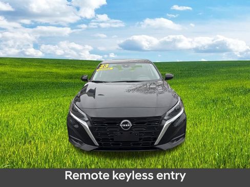 Used 2023 Nissan Altima 2.5 SV image 2