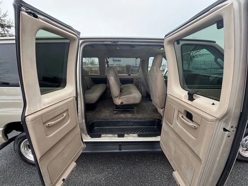 Used 2013 Ford E-350 and Econoline 350 XLT image 18