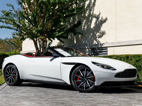 Used 2019 Aston Martin DB11 Volante image 15