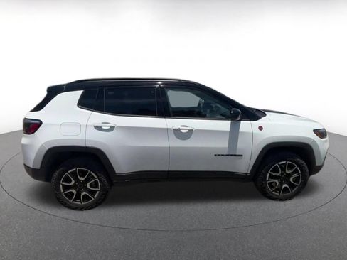 Used 2025 Jeep Compass Trailhawk AWD/4WD image 16