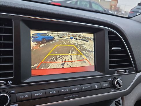 Used 2017 Hyundai Elantra Limited image 7