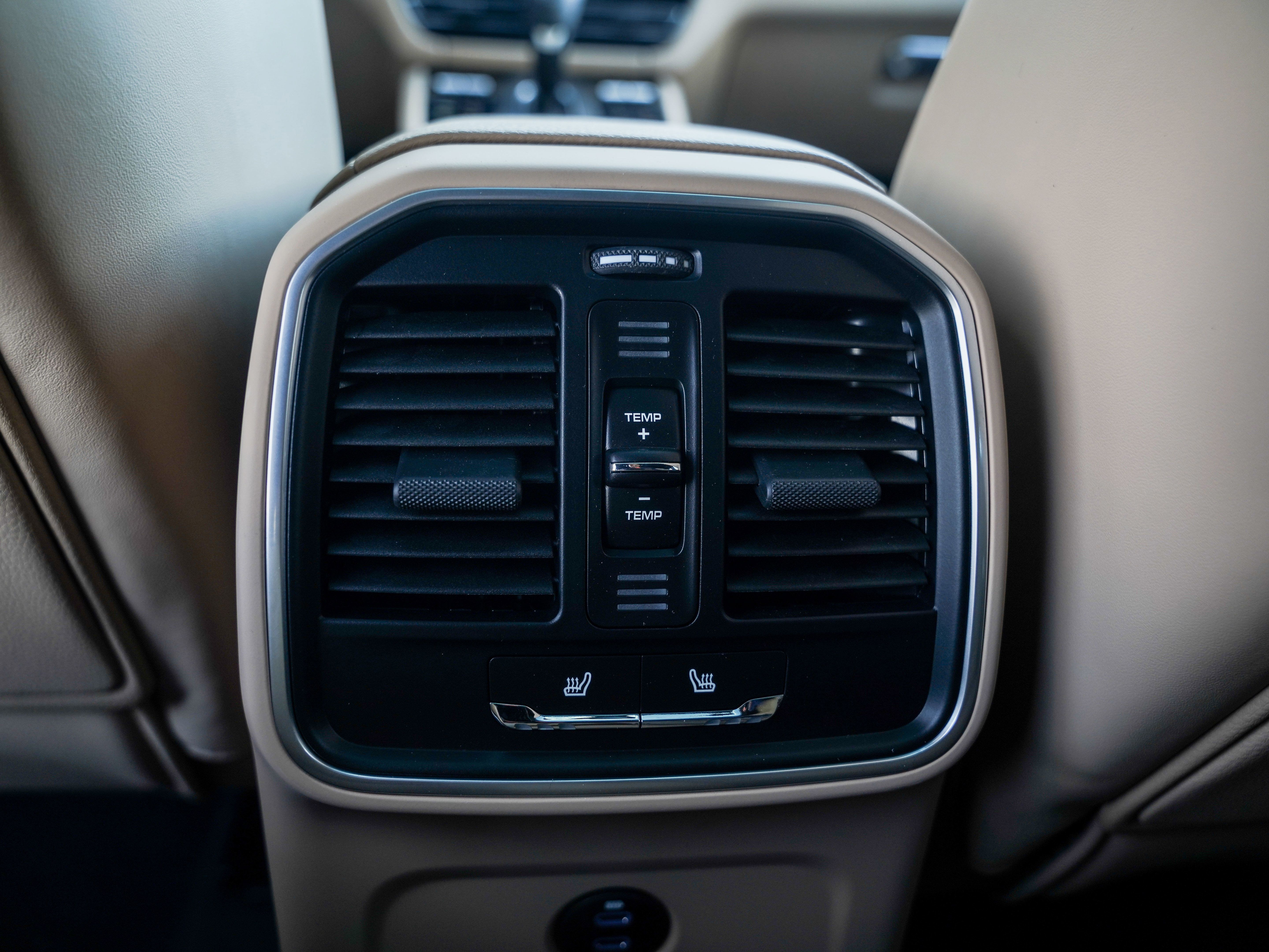 Certified 2026 Porsche Macan S AWD/4WD image 27