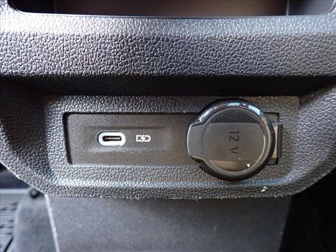 Used 2022 Volkswagen Tiguan SE AWD/4WD image 9