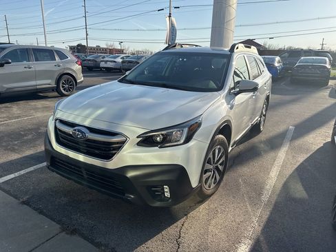 Used 2021 Subaru Outback Premium image 2
