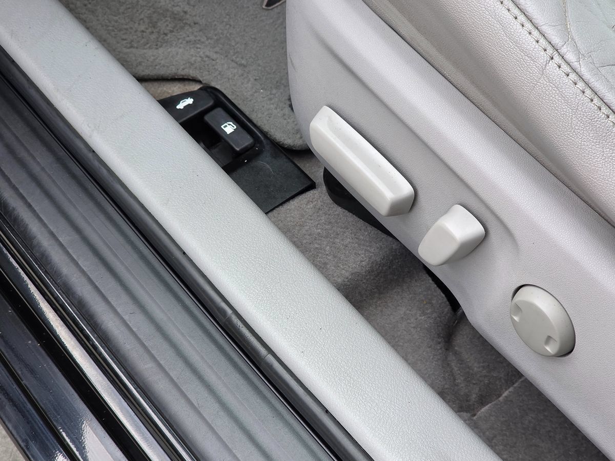 Used 2012 Toyota Camry XLE w/ Leather Pkg FWD image 56