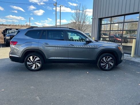 Used 2025 Volkswagen Atlas SE AWD/4WD image 2