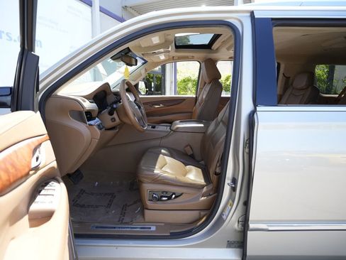Used 2015 Cadillac Escalade ESV Platinum AWD/4WD image 15