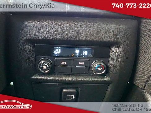 Used 2023 Chevrolet Traverse LT FWD image 25