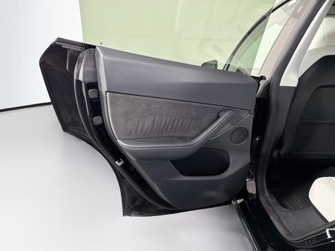 Used 2022 Tesla Model Y Performance AWD/4WD image 26