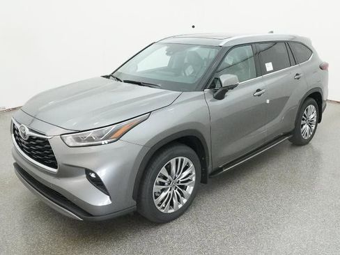 New 2026 Toyota Highlander Platinum image 1