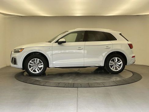 Certified 2023 Audi Q5 2.0T Premium w/ Convenience Package AWD/4WD image 2