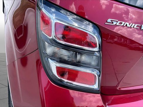 Used 2017 Chevrolet Sonic LT w/ Convenience Package FWD image 27