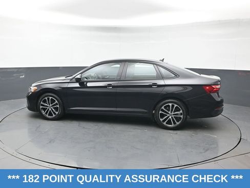 Used 2023 Volkswagen Jetta Sport image 4