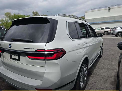 Used 2023 BMW X7 xDrive40i w/ Premium Package AWD/4WD image 2