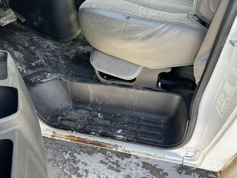 Used 2016 Chevrolet Express 3500 image 3