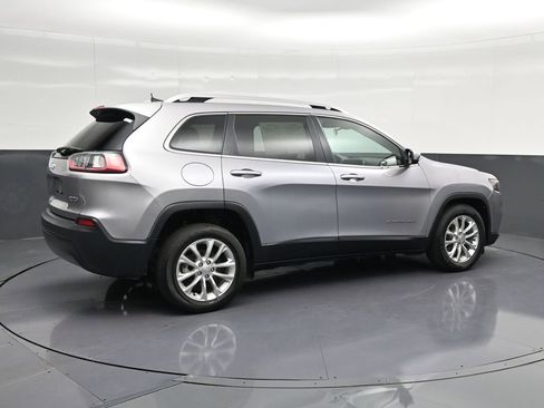 Used 2019 Jeep Cherokee Latitude w/ Popular Appearance Group FWD image 3