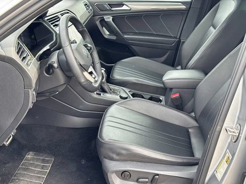 Used 2022 Volkswagen Tiguan SE R-Line AWD/4WD image 7