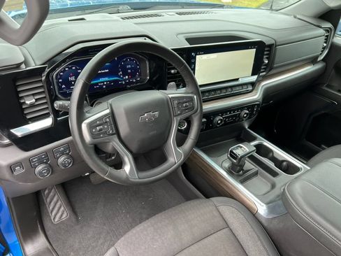 Used 2024 Chevrolet Silverado 1500 RST AWD/4WD image 16