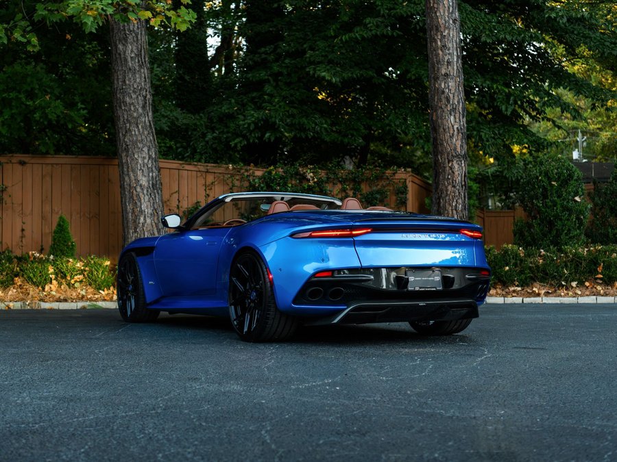 Used 2020 Aston Martin DBS Superleggera Volante RWD image 9