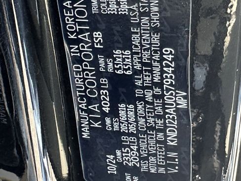 Used 2025 Kia Soul LX FWD image 34