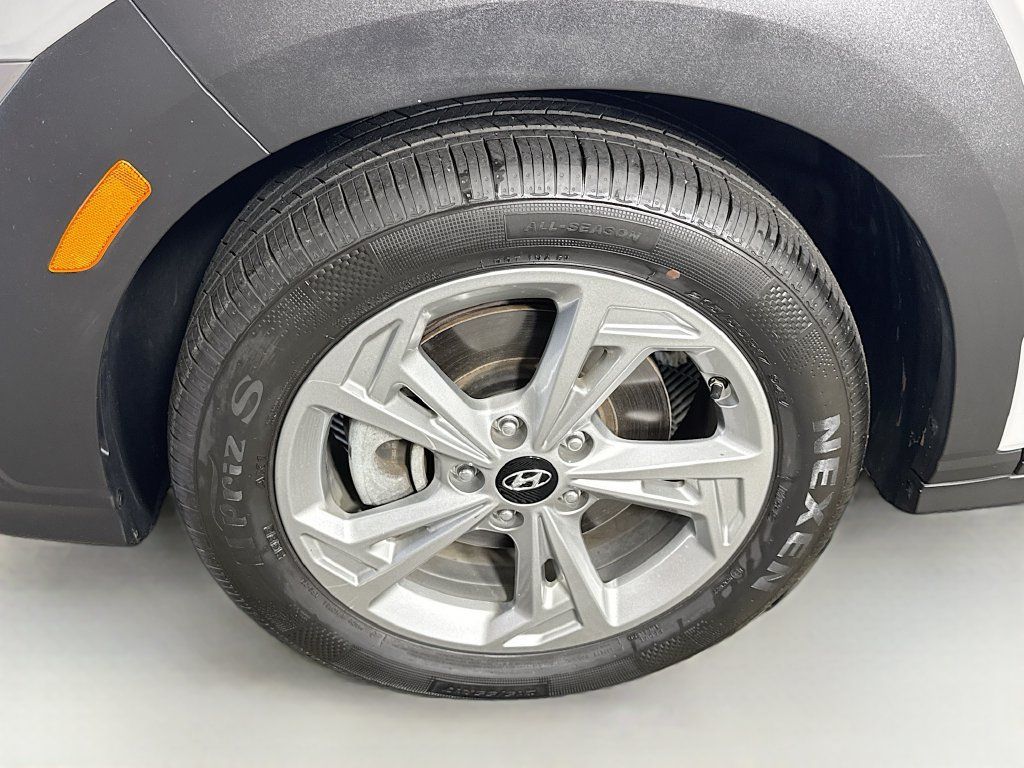 Used 2023 Hyundai Kona SEL w/ Convenience Package AWD/4WD image 4