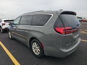 Used 2021 Chrysler Pacifica Touring-L FWD image 6
