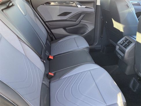 New 2026 Volkswagen Tiguan SE image 9