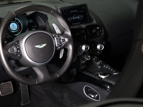 Used 2022 Aston Martin V8 Vantage image 18