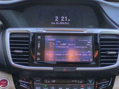 Used 2017 Honda Accord Touring image 19