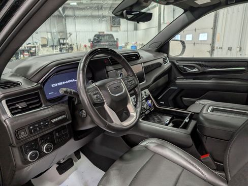 Used 2023 GMC Yukon XL Denali w/ Advanced Technology Package image 17