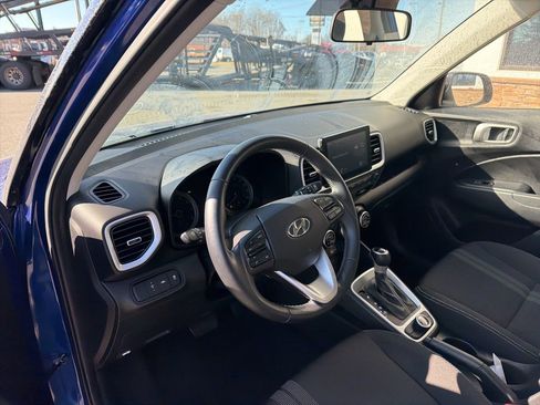 Used 2022 Hyundai Venue SEL image 4