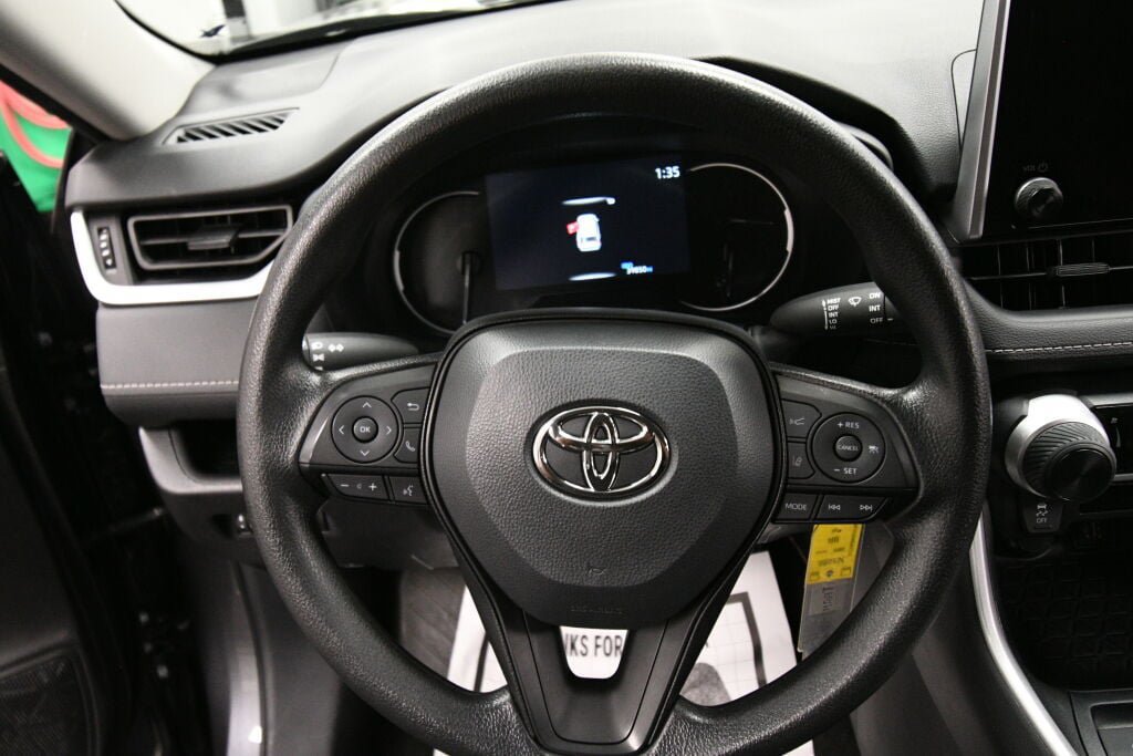 Certified 2025 Toyota RAV4 LE AWD/4WD image 12