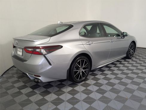 Certified 2022 Toyota Camry SE image 5