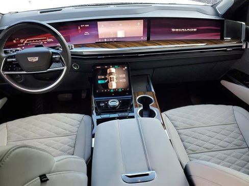 Certified 2026 Cadillac Escalade ESV Platinum Luxury image 36
