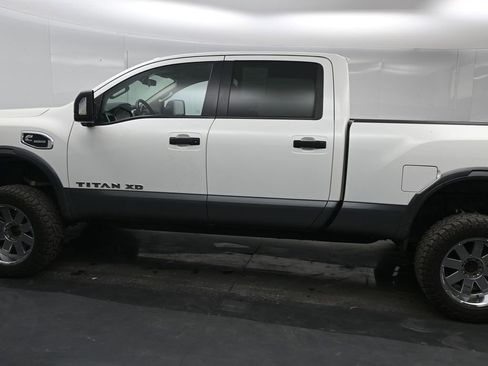 Used 2019 Nissan Titan PRO-4X image 17