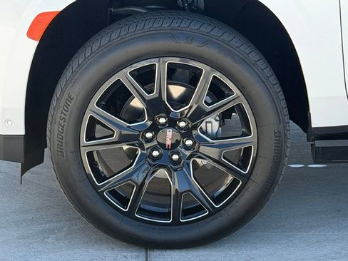 Used 2024 GMC Yukon Denali Ultimate AWD/4WD image 7