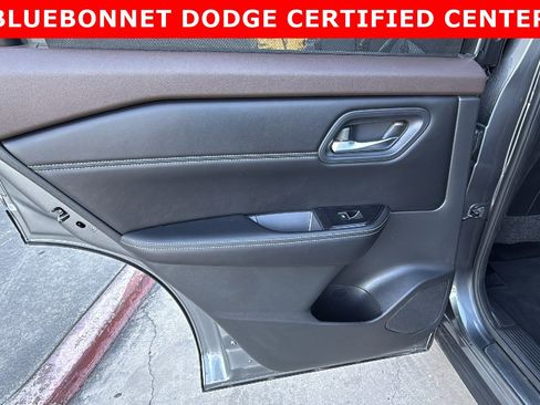 Used 2023 Nissan Rogue SL w/ SL Premium Package image 16