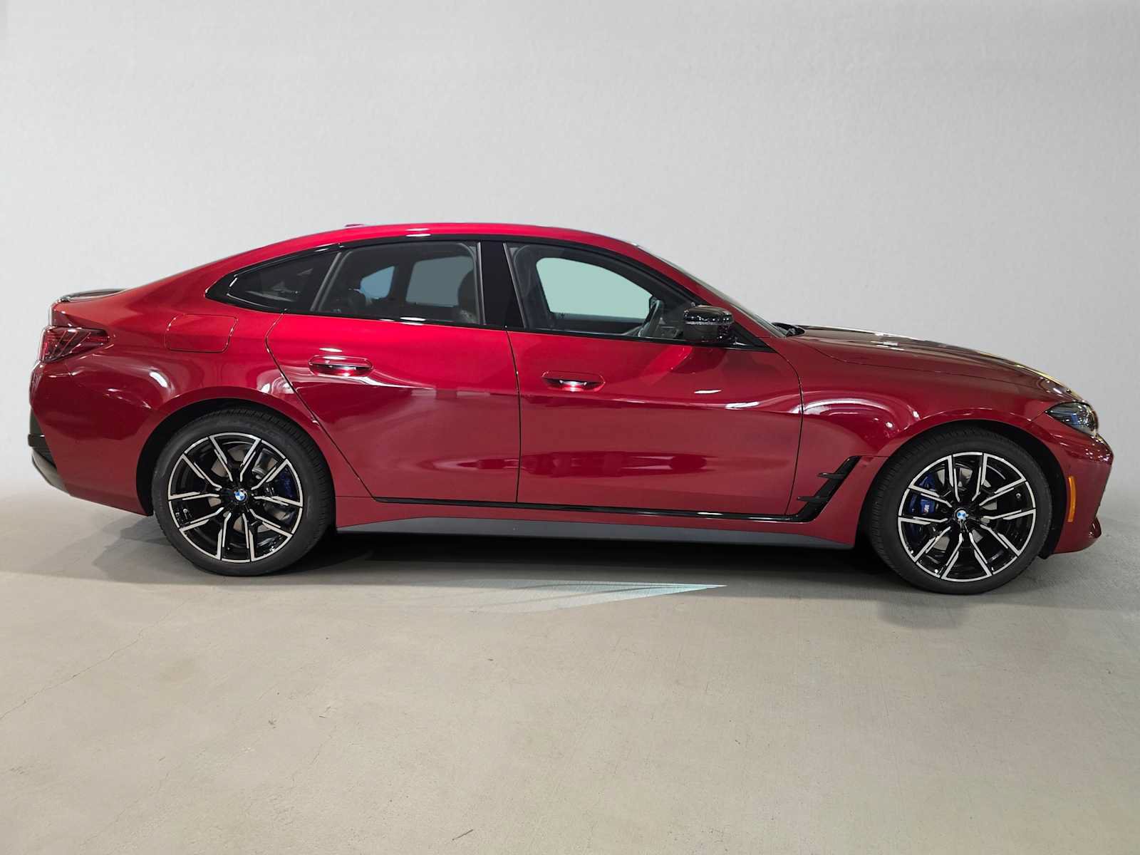 Used 2025 BMW i4 xDrive40i w/ M Sport Package AWD/4WD image 2