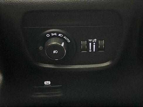 Used 2023 Jeep Grand Cherokee L Summit w/ Advanced Protech Group IV AWD/4WD image 32