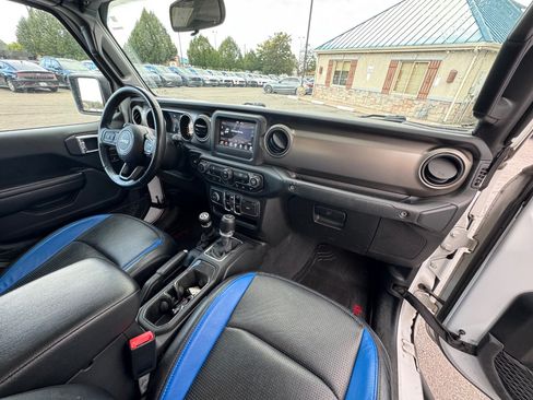 Used 2021 Jeep Gladiator Sport AWD/4WD image 9