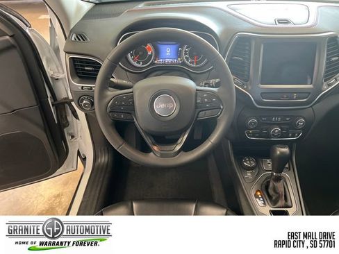 Used 2022 Jeep Cherokee Trailhawk w/ Trailer Tow Group AWD/4WD image 14