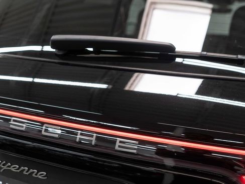 Used 2023 Porsche Cayenne Platinum Edition image 47