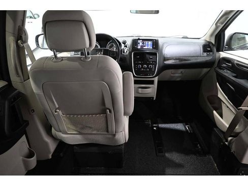 Used 2018 Dodge Grand Caravan SE w/ Power Convenience Group I image 21
