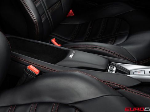 Used 2021 Ferrari F8 Tributo image 38