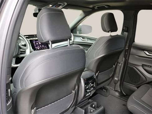 New 2025 Jeep Grand Cherokee L Laredo w/ Luxury Tech Group I image 15