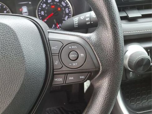 Used 2022 Toyota RAV4 LE AWD/4WD image 17