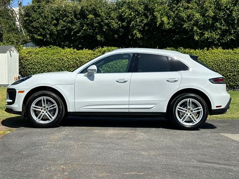 Certified 2026 Porsche Macan AWD/4WD image 2