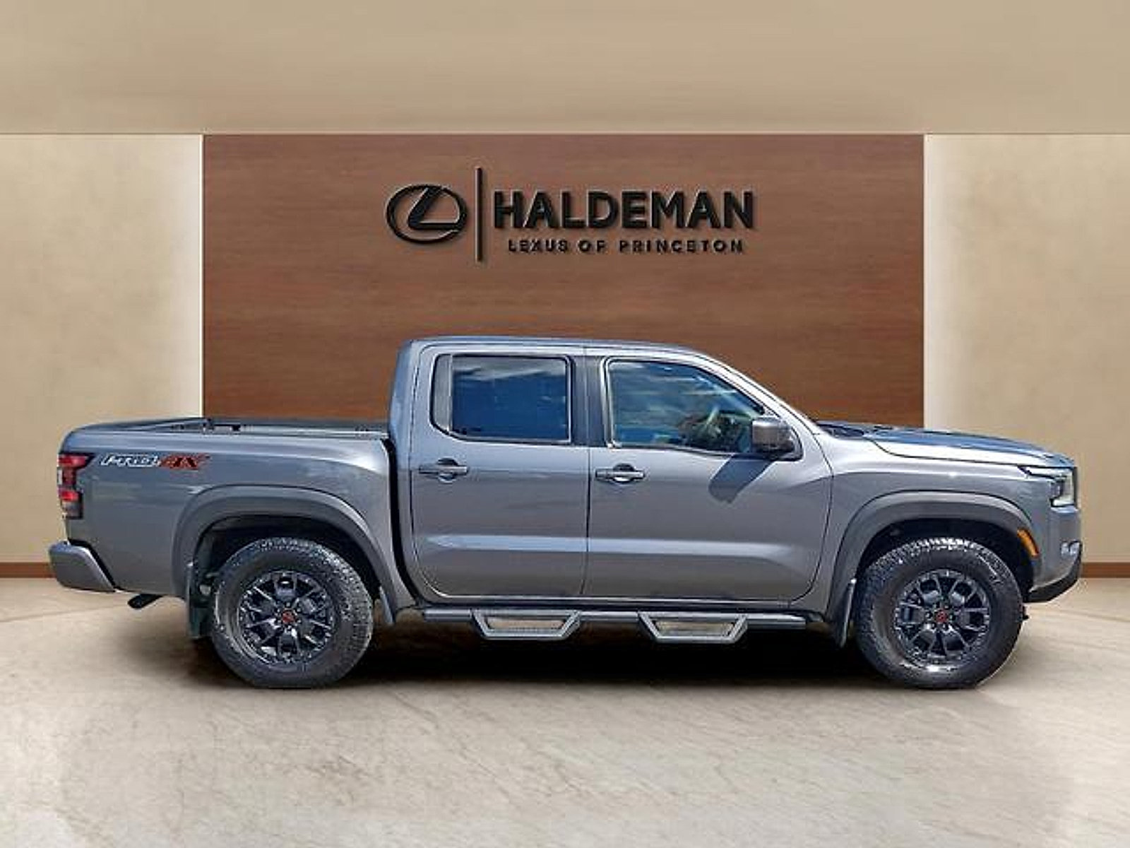 Used 2024 Nissan Frontier PRO-4X w/ Pro Premium Package AWD/4WD image 6