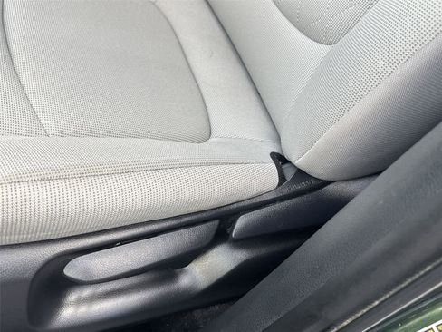 Used 2022 Toyota Corolla Cross LE FWD image 13